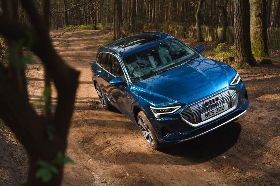  Audi e-tron 55 Quattro 2019 года  (UK) (фото 30 из 40)
